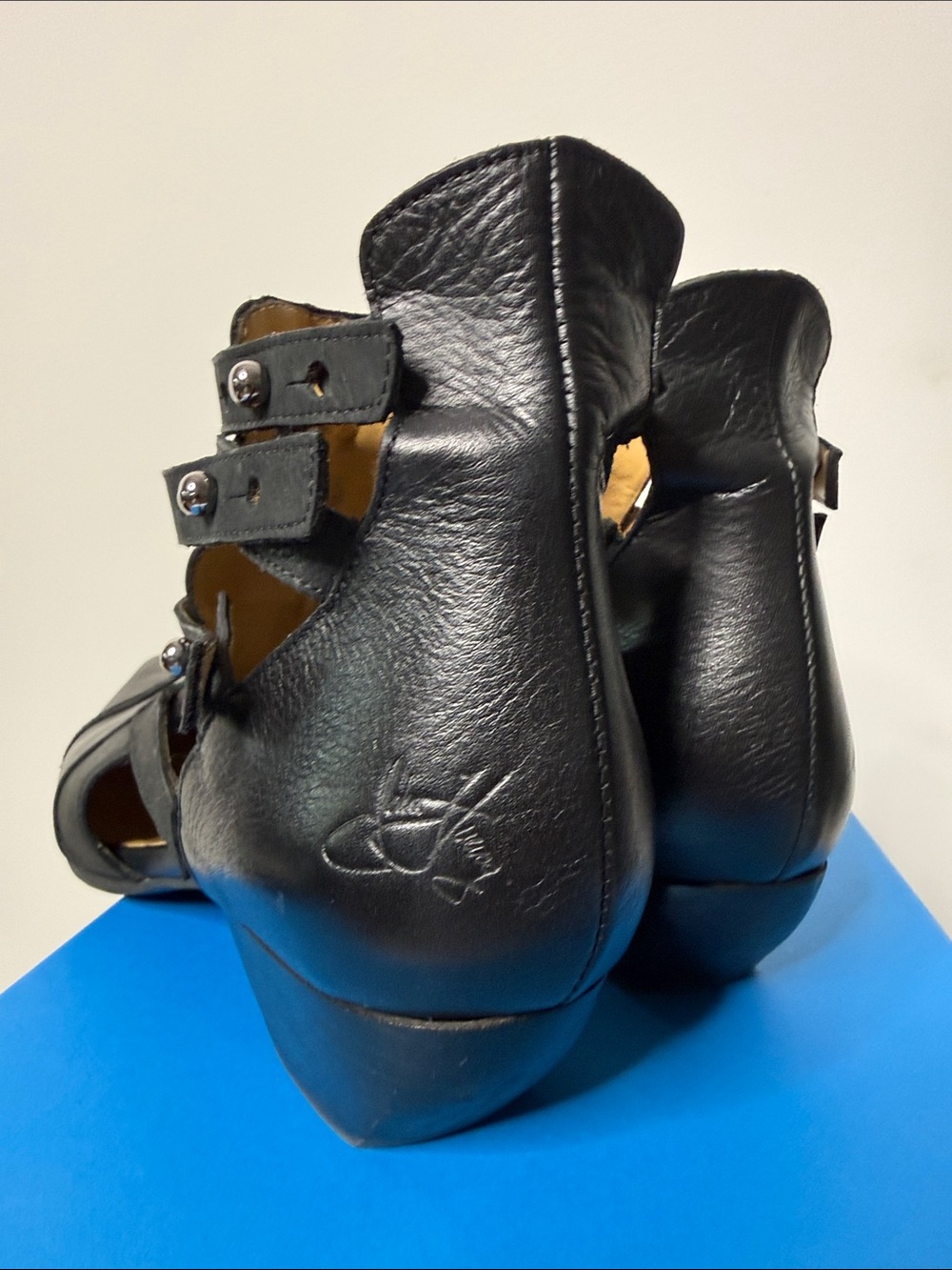John Fluevog Bekke Black Leather Studded Cutout Ankle Boots 6.5 - Picture 13 of 13